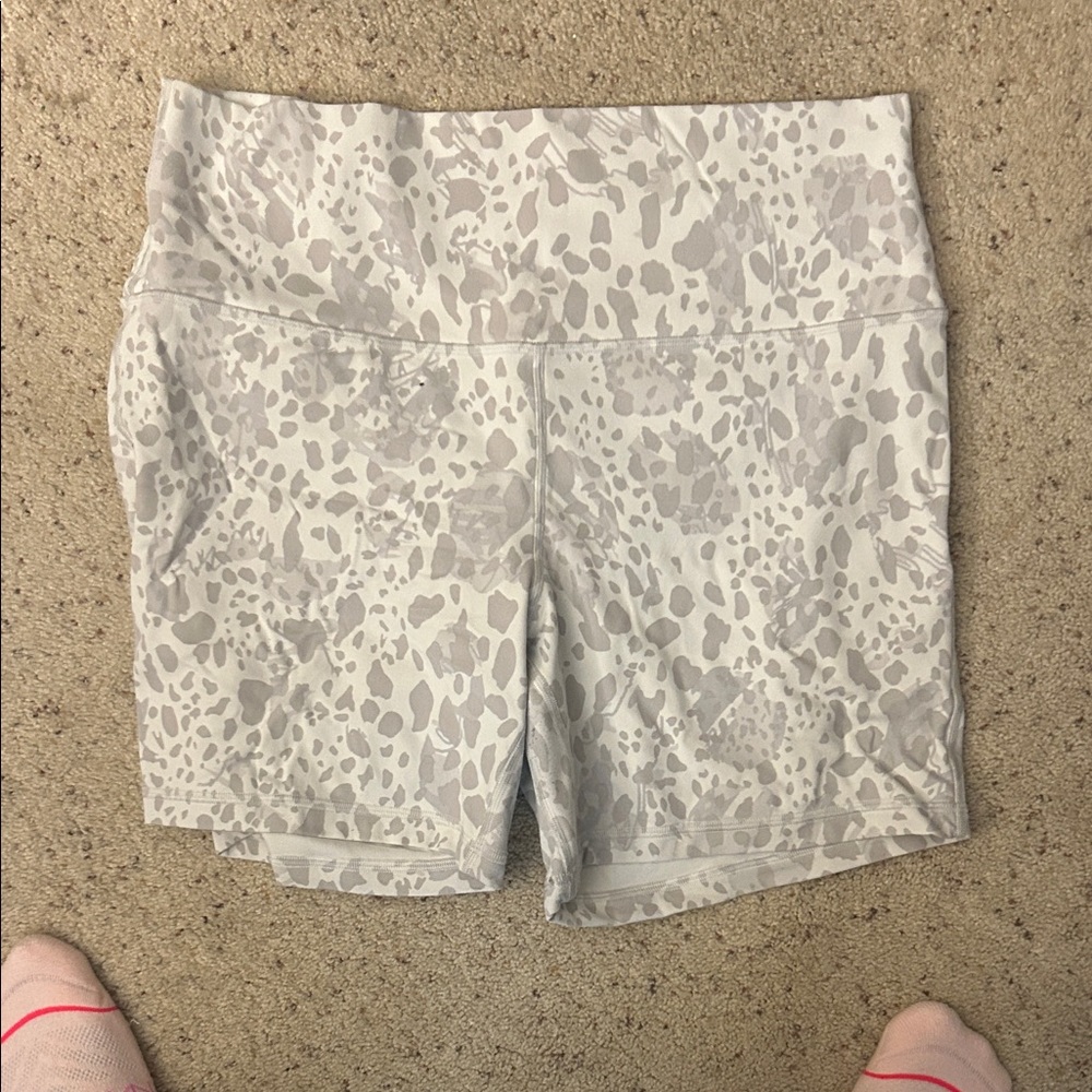 Lululemon Athletica Gray Patterned Women's Yoga Shorts NWOT
